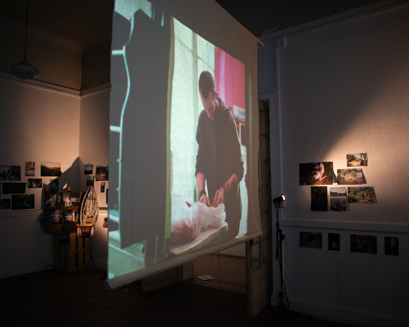 Vue de l'exposition ZONE 54 : I Love You Fuck Off, Festival Barlos, 2024