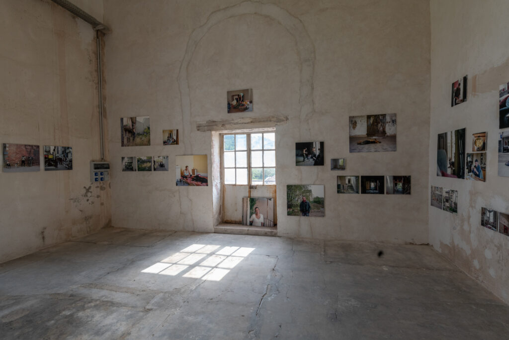 Vue de l'exposition ZONE 54 : Unrestricted Area, l'Abbaye de Senones, 2018. Photographie Pierre Rich