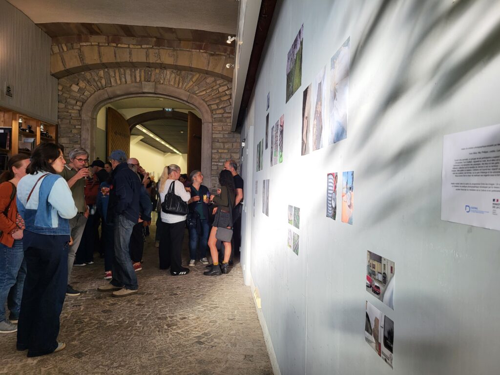 Vue de l'exposition "Auprès de mon arbre, CRI des lumières,2026. Photographie : Boris Didym